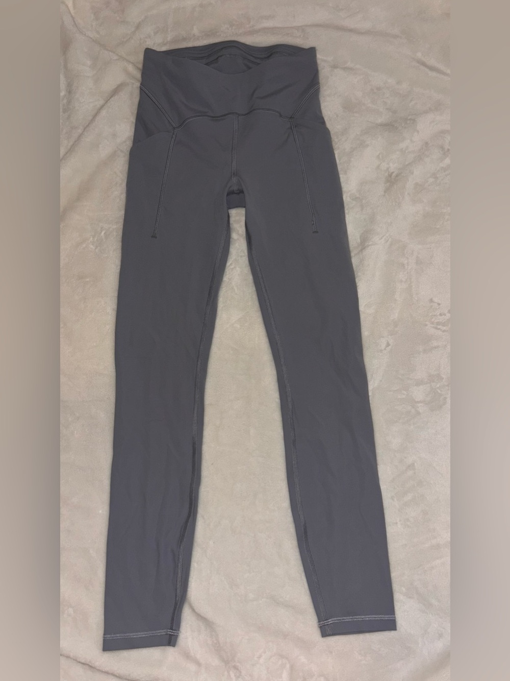 Lululemon align leggings with pockets in the colour Belgian blue